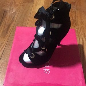 Brand new beautiful black shoes